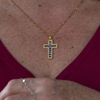Colar de Cruz Cravejada em Prata 925 e Ouro 14K
