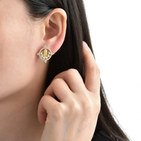 Brinco de Nossa Senhora de Guadalupe com Zircônia